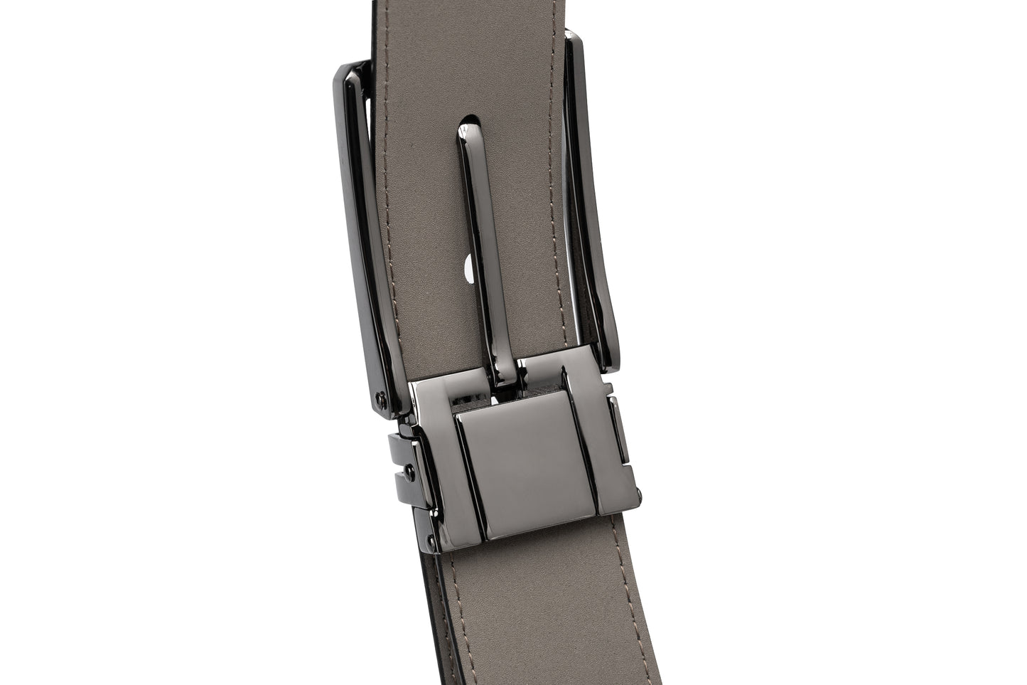 Close up back buckled view of the Samsonite AAMIR II Bizctr Square Belt in Black. Available Online Now