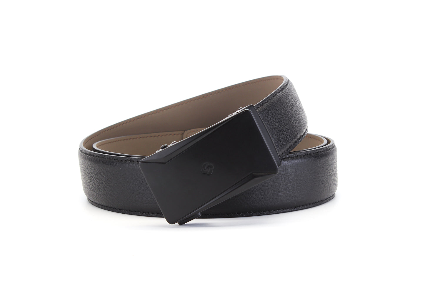 Angled buckle view of the AAMIR Casual Auto Belt in Black. Find the Collection Online.