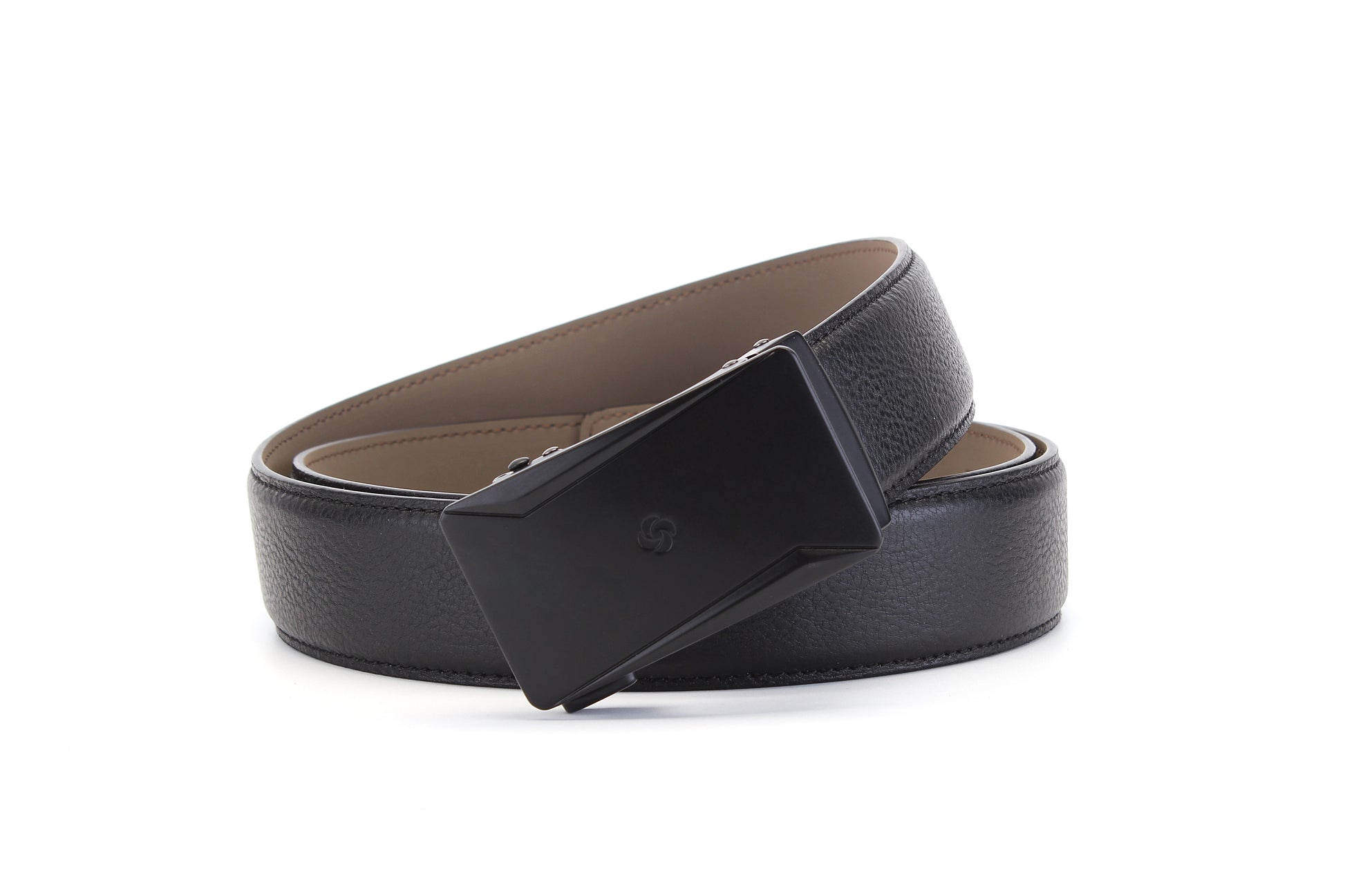 Angled buckle view of the AAMIR Casual Auto Belt in Black. Find the Collection Online.