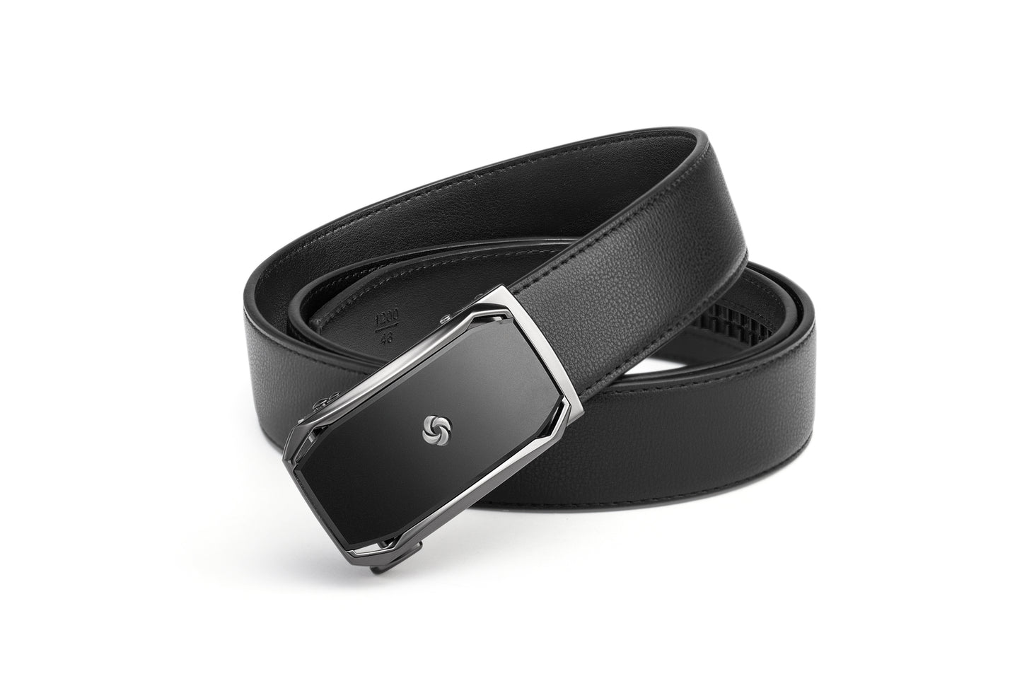 Angled buckle view of the AAMIR II BIZPLATE AL AUTO 04 BELT. Shop the Latest Online 