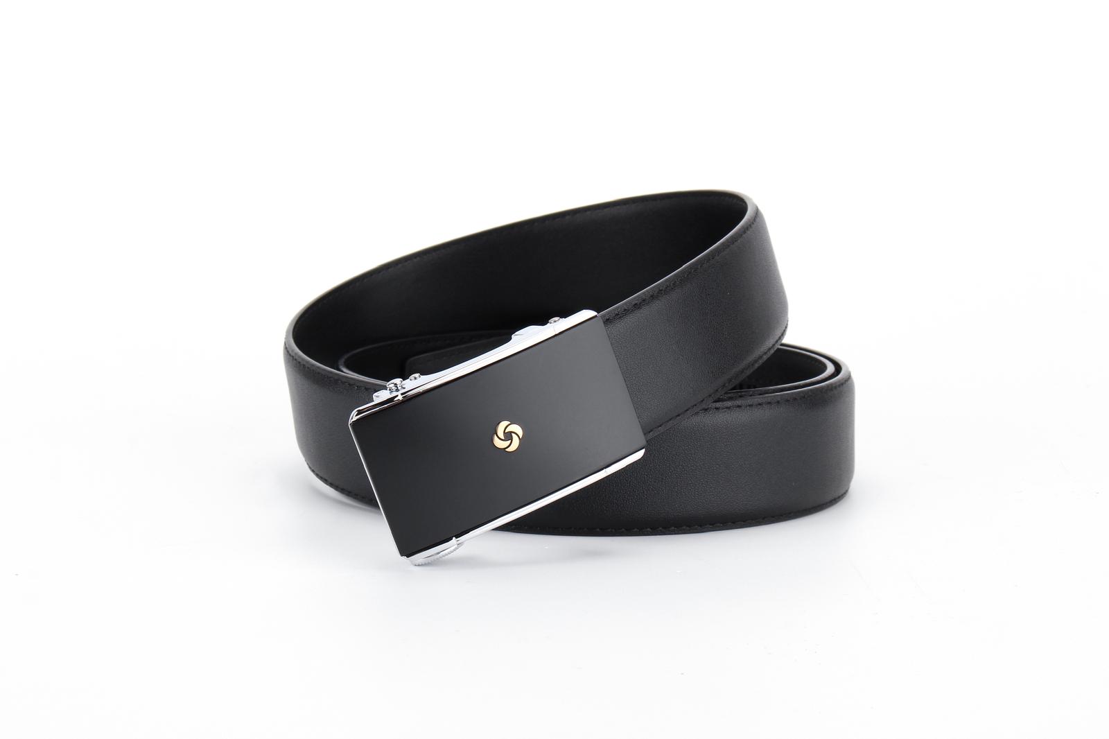 Angled front buckle view of the AAMIR Basic Auto Golden Logo Belt in Black. Shop Online Today.