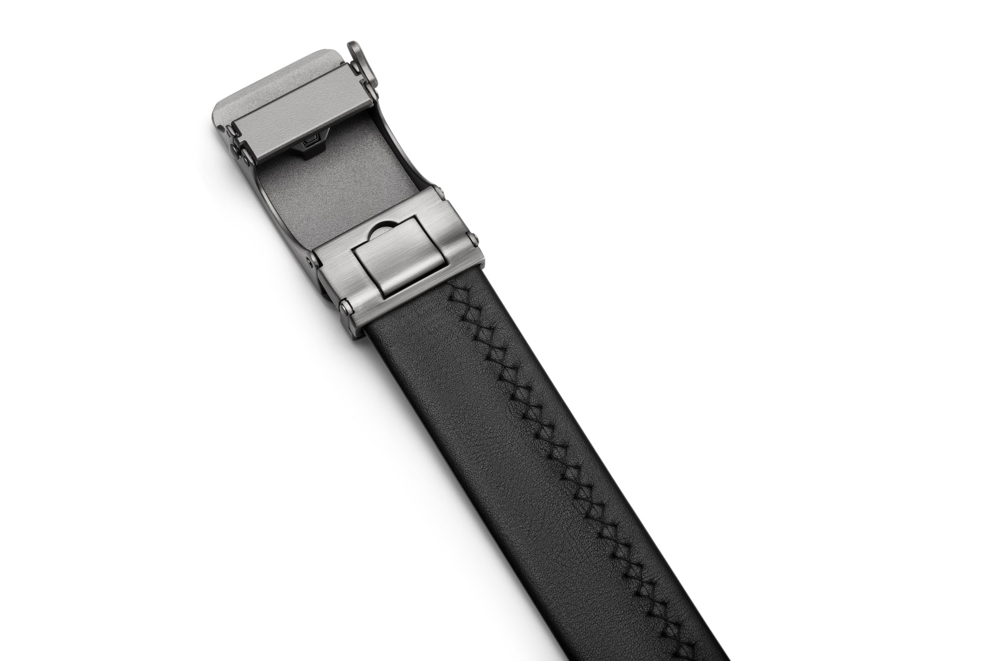 Back buckle view of the Samsonite AAMIR II Bizplate Al Auto 02 Leather Black Belt. Find Online Today