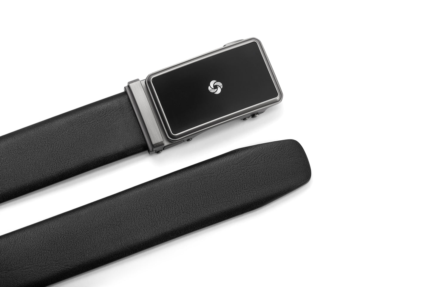 Buckle and end tip view of the Samsonite AAMIR II Bizplate Al Auto 02 Leather Black Belt. Find Online Today
