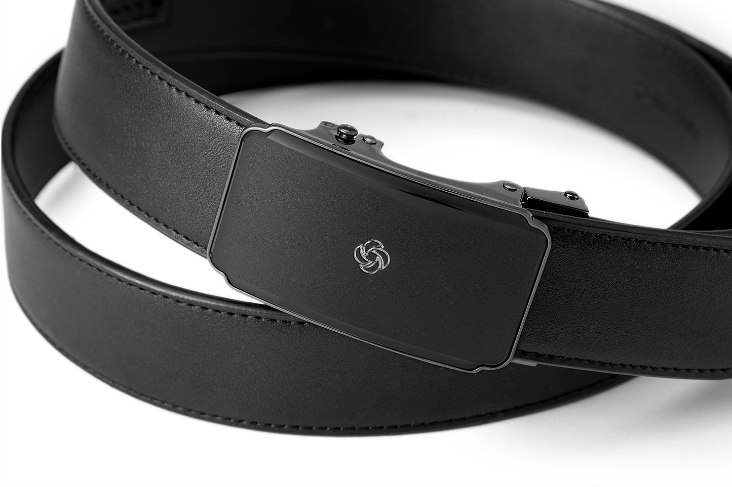Close up angled buckle view of the AAMIR II BIZAUTO PLATE 04 BELT. Order Now Online.