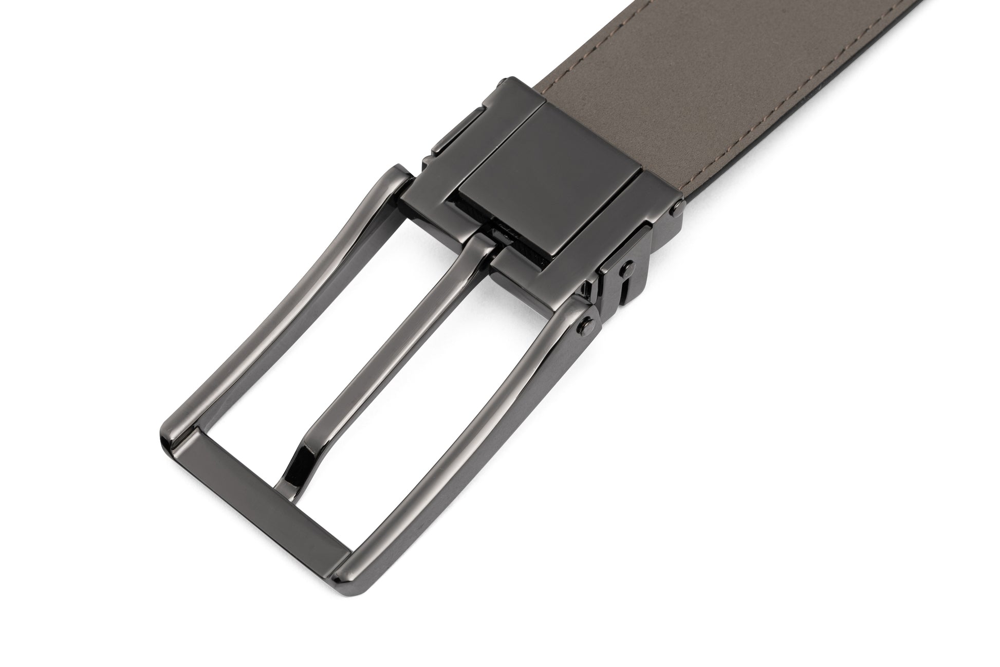 Close up back buckle view of the Samsonite AAMIR II Bizctr Square Belt in Black. Available Online Now