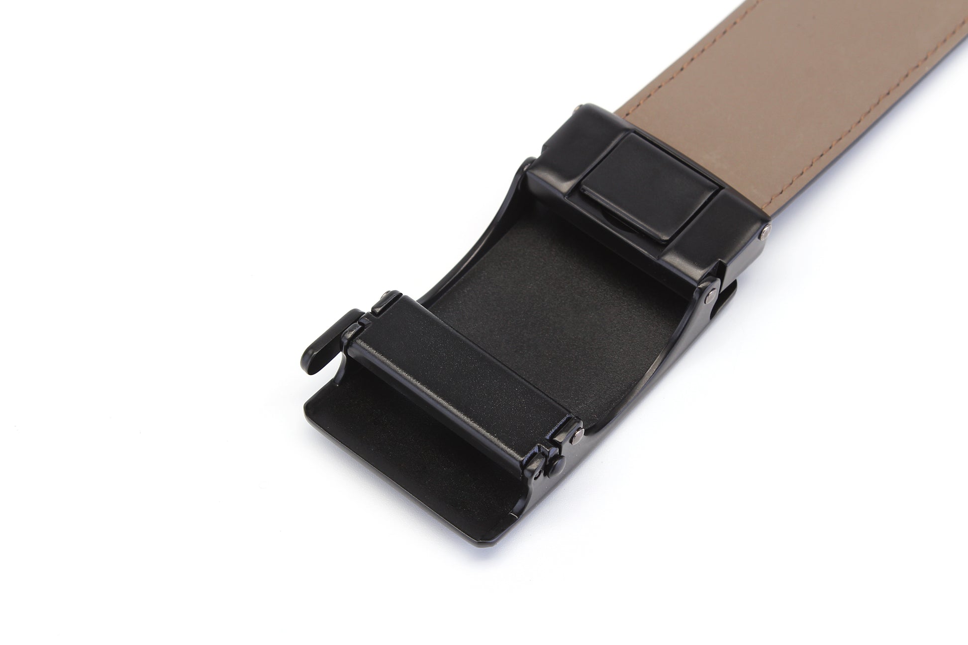 Close up buckle back view of the AAMIR Casual Auto Belt in Black. Find the Collection Online.