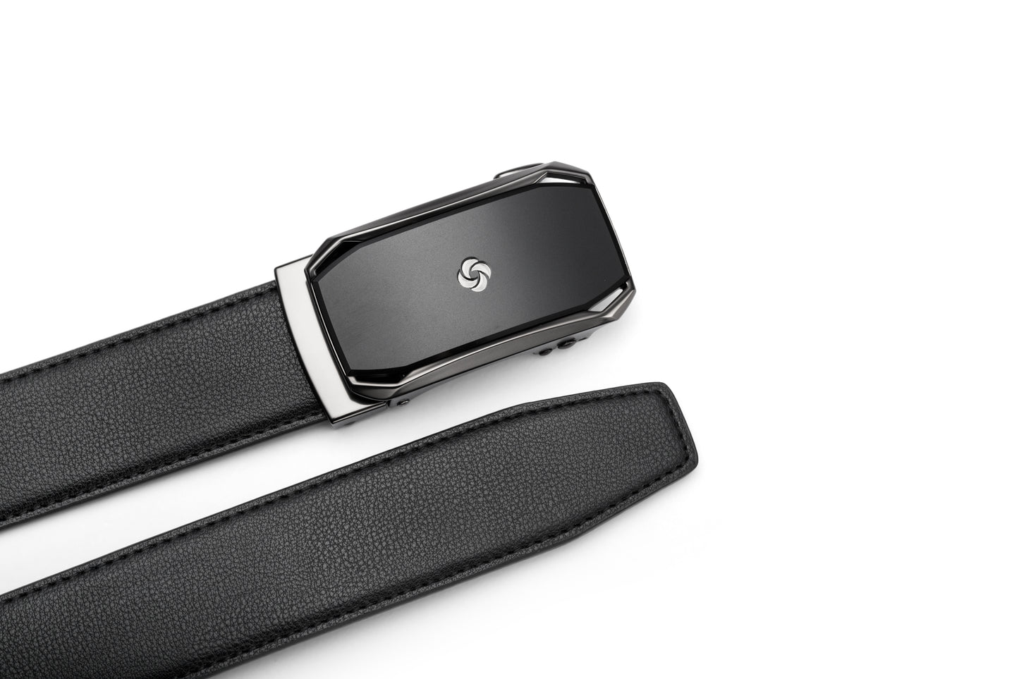 Close up buckle & end tip view of the AAMIR II BIZPLATE AL AUTO 04 BELT. Shop the Latest Online 