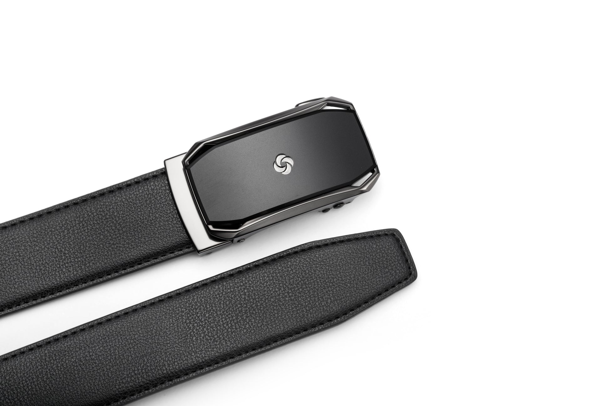 Close up buckle & end tip view of the AAMIR II BIZPLATE AL AUTO 04 BELT. Shop the Latest Online 