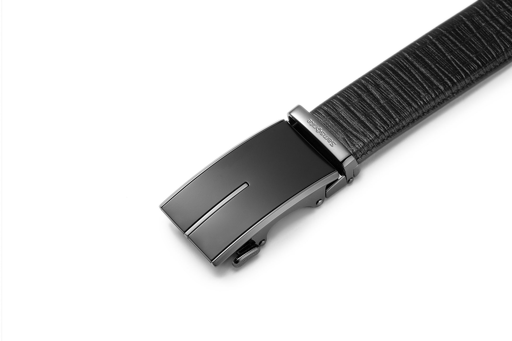 Close up buckle front view of the AAMIR II BIZAUTO PLATE 03 BELT. Now Available Online