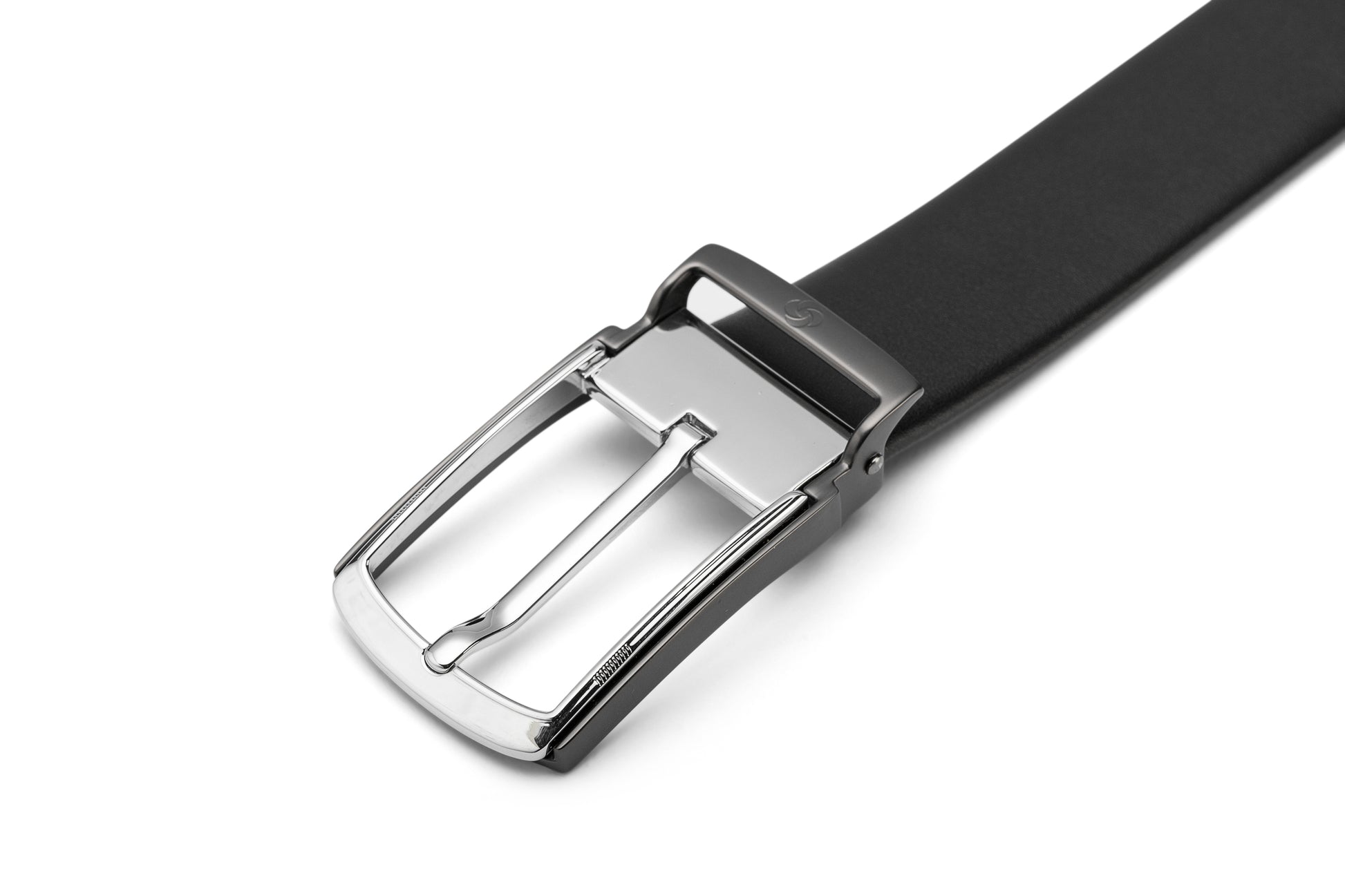 Close up buckle front view of the AAMIR II BIZCTR AL 05 BELT. Available Now Online