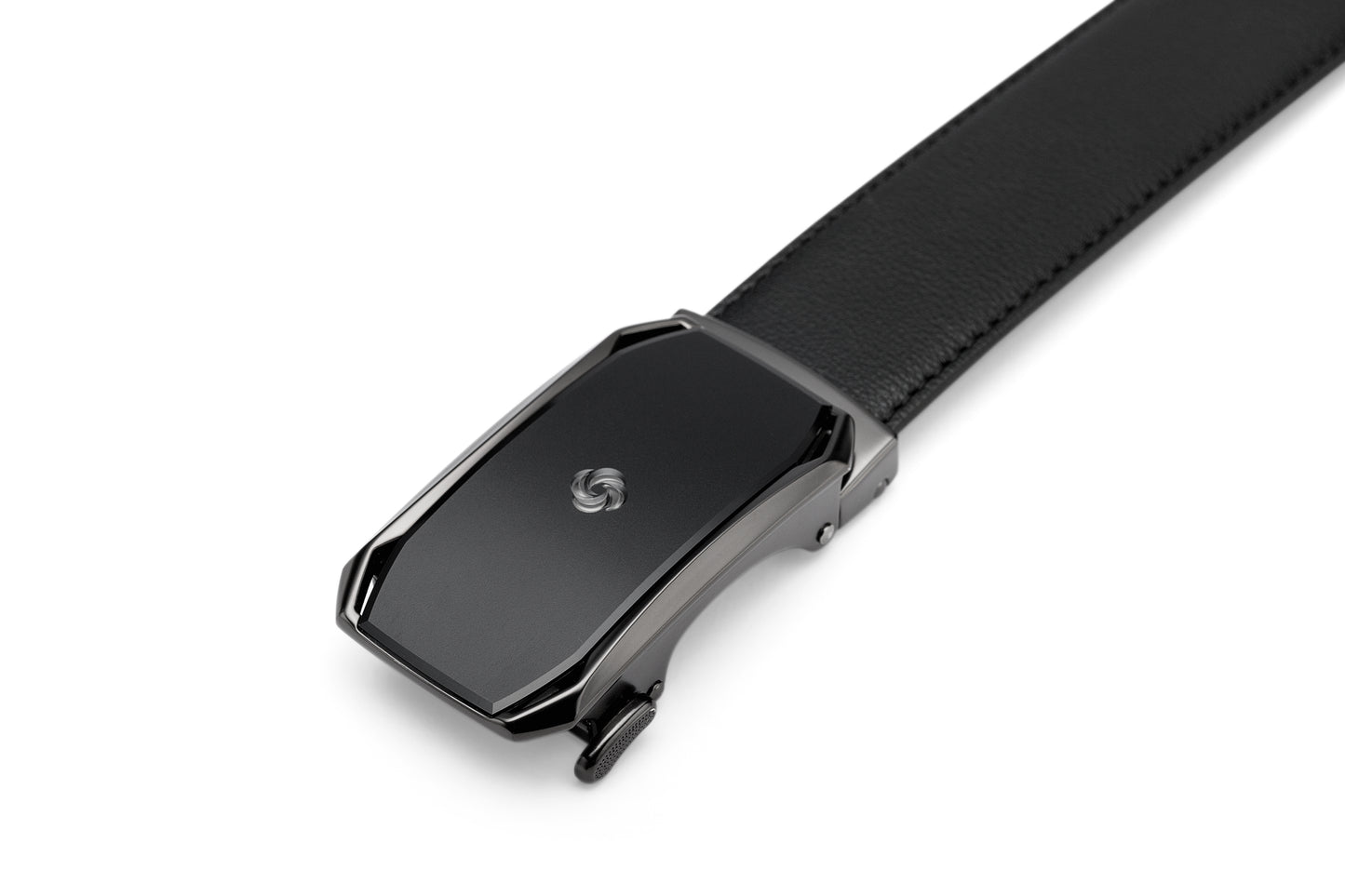Close up buckle front view of the AAMIR II BIZPLATE AL AUTO 04 BELT. Shop the Latest Online 