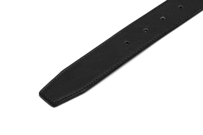 Close up end tip view of the Samsonite AAMIR II BIZCTR Arc Black Leather Belt. Shop Now Online