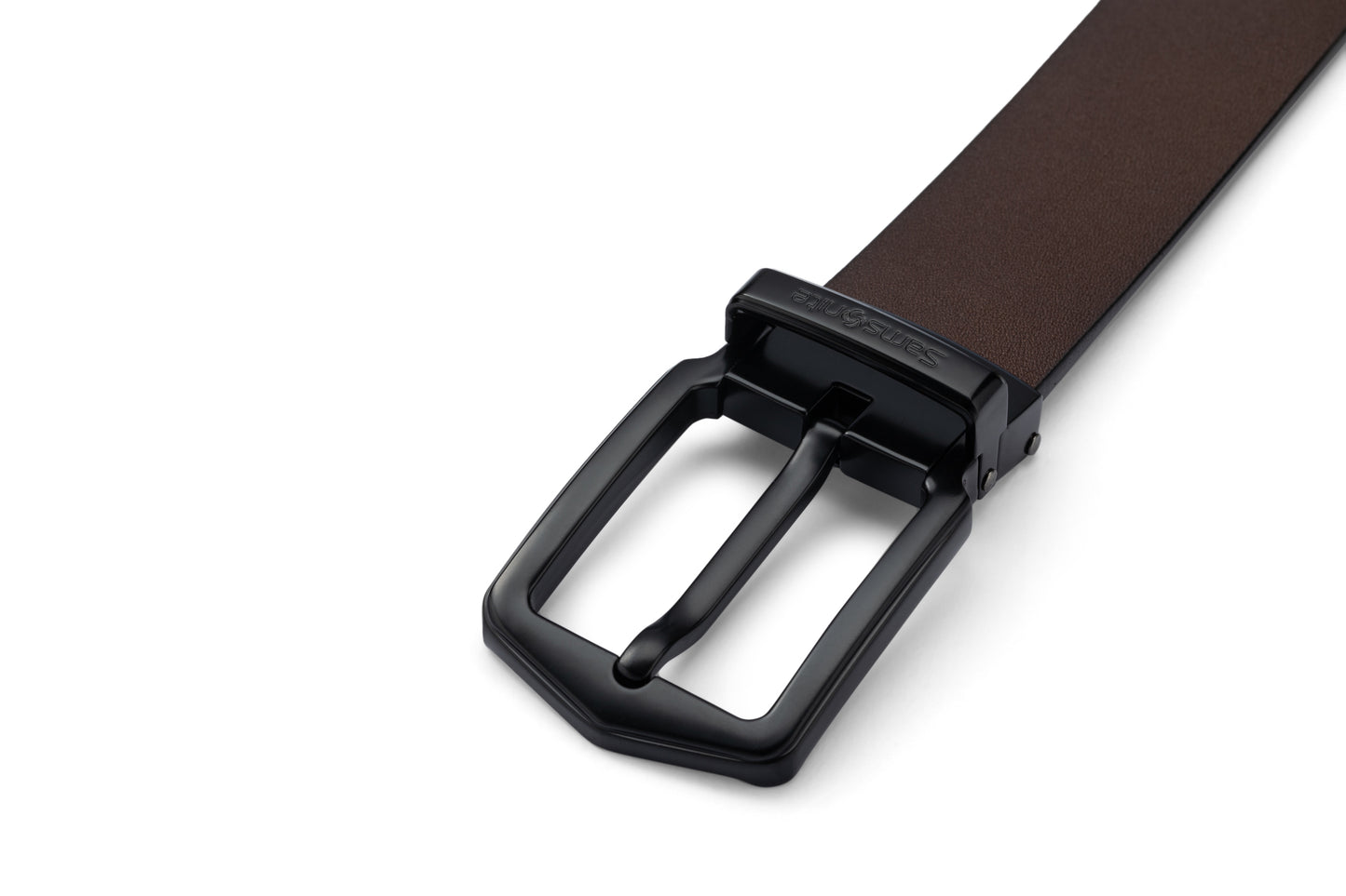 Close up front buckle view of the AAMIR II BIZPIN PLATE 02 BELT. Shop Now Online.