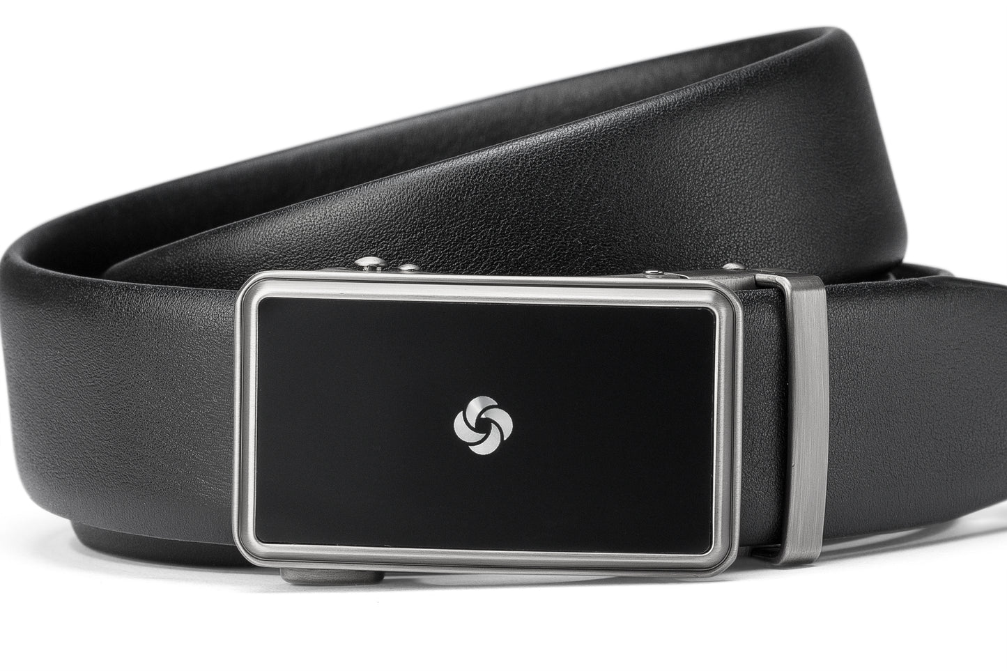 Close up front buckle view of the Samsonite AAMIR II Bizplate Al Auto 02 Leather Black Belt. Find Online Today