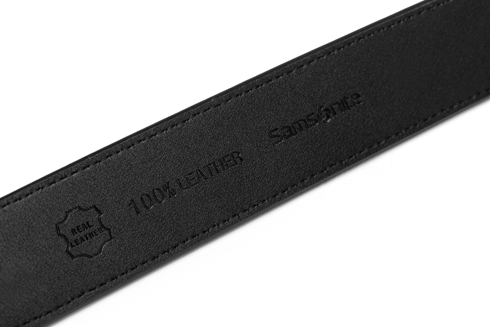 Close up leather material view of the Samsonite AAMIR II BIZCTR Arc Black Leather Belt. Shop Now Online