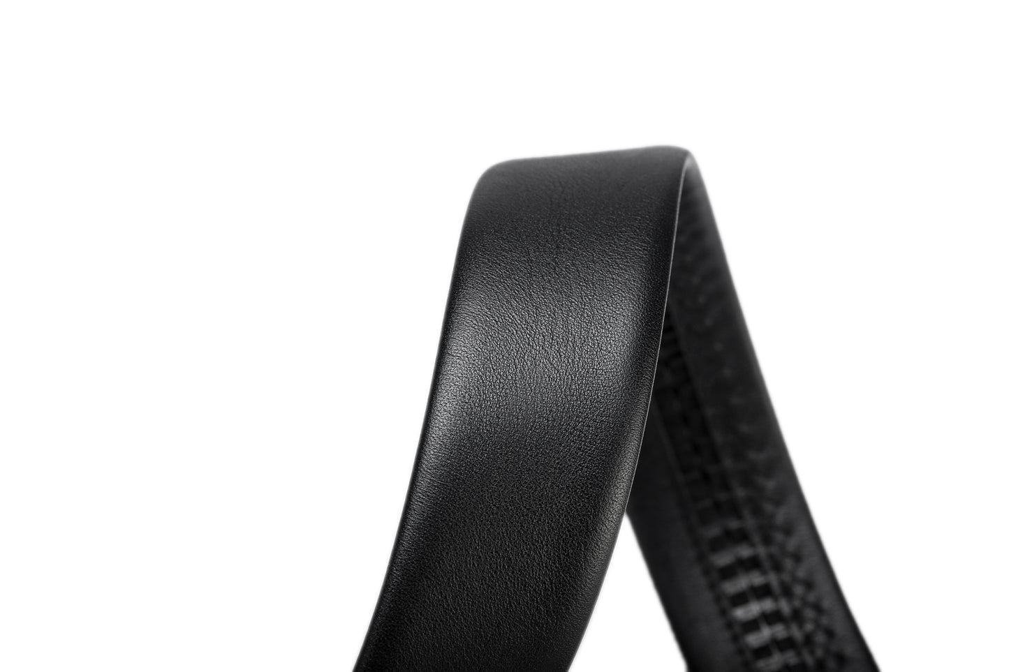 Close up leather view of the Samsonite AAMIR II Bizplate Al Auto 02 Leather Black Belt. Find Online Today