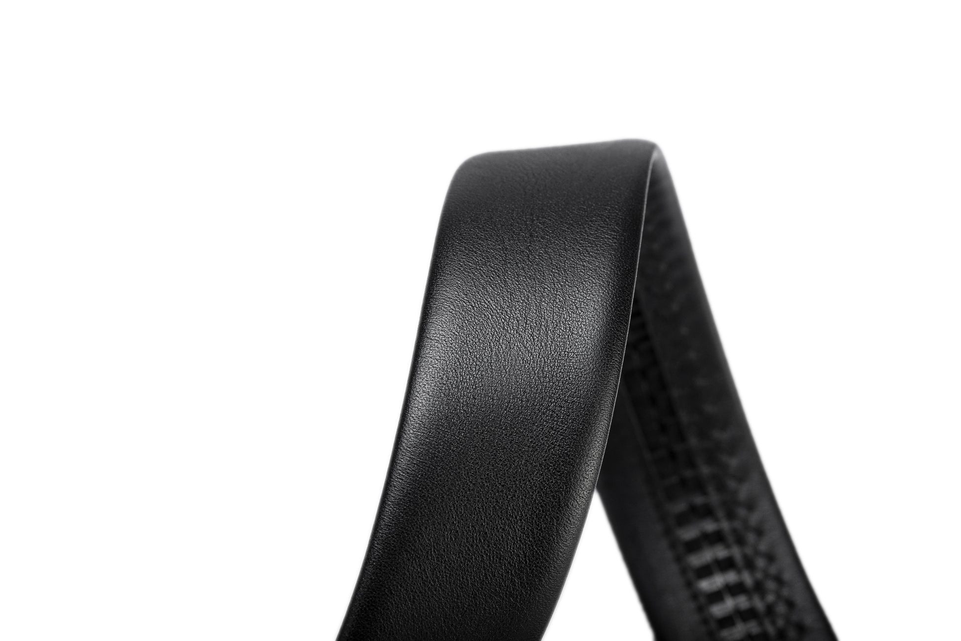 Close up leather view of the Samsonite AAMIR II Bizplate Al Auto 02 Leather Black Belt. Find Online Today