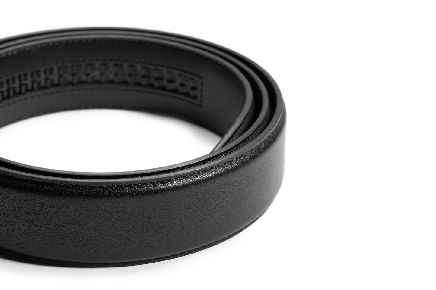 Close up rolled leather belt view of the AAMIR II BIZAUTO PLATE 04 BELT. Find Online Today