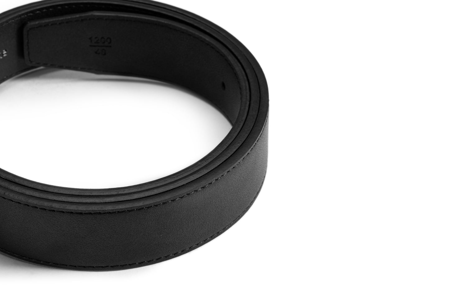 Close up rolled up belt view of the AAMIR II BIZPIN PLATE 04 BELT. Shop Now Online