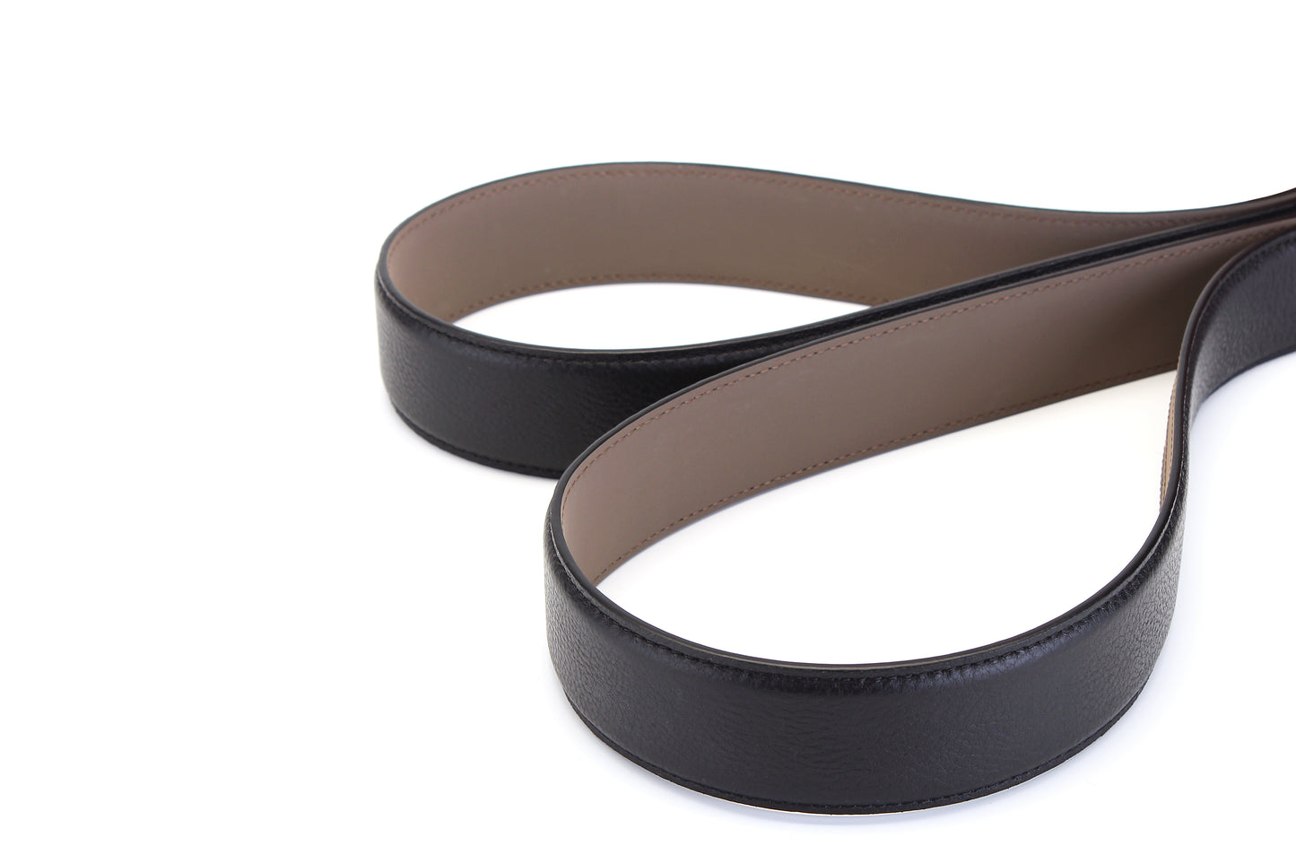 Stitching belt view of the AAMIR Casual Auto Belt in Black. Find the Collection Online.